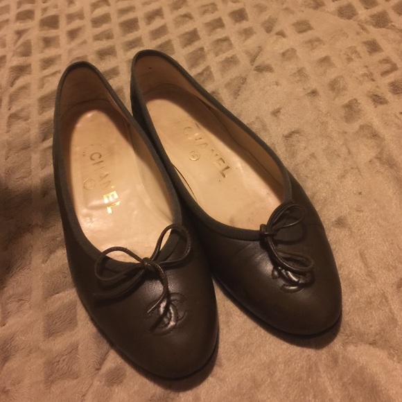 COPY - 💯Authentic CHANEL Flats - Picture 1 of 4